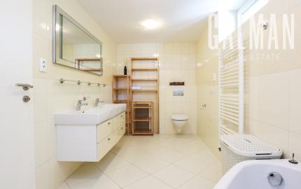 Príjemný 5 i (7i) rodinný dom, terasa, zimná záhrada, REKONŠTRUKCIA, BA IV., Chrobákova , 300 m2