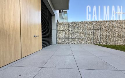 Jedinečný 2i byt s terasou a vlastnou ZÁHRADOU v centre DOWNTOWNU, METROPOLIS, Bottova ul., 110,03 m2