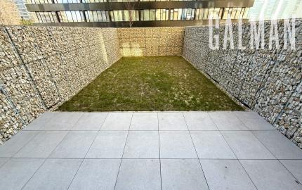 Jedinečný 2i byt s terasou a vlastnou ZÁHRADOU v centre DOWNTOWNU, METROPOLIS, Bottova ul., 110,03 m2