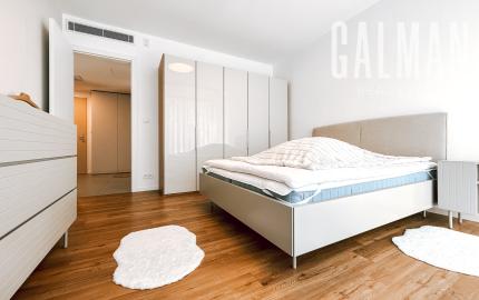 Priestranný moderný 2 izbový byt s terasou a garážou - Horský park