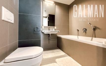 Priestranný moderný 2 izbový byt s terasou a garážou - Horský park