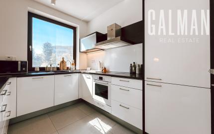 Priestranný moderný 2 izbový byt s terasou a garážou - Horský park