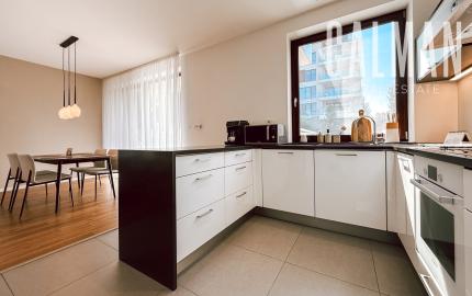 Priestranný moderný 2 izbový byt s terasou a garážou - Horský park