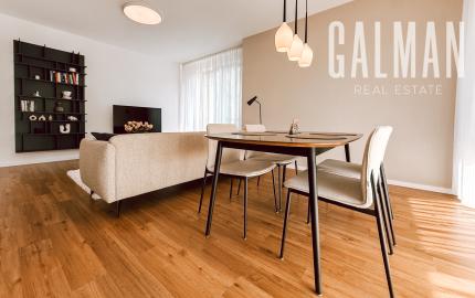 Priestranný moderný 2 izbový byt s terasou a garážou - Horský park