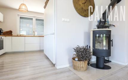 Exkluzívne - 4i zariadený rodinný dom- BUNGALOV, terasa a upravená záhrada, Veľký Biel, 500 m2