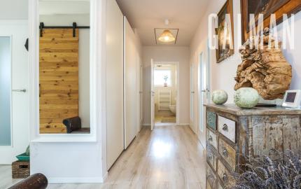 Exkluzívne - 4i zariadený rodinný dom- BUNGALOV, terasa a upravená záhrada, Veľký Biel, 500 m2