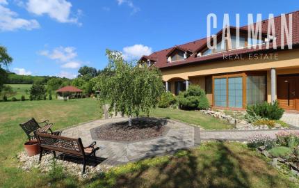 Exkluzívne - veľké 9i rodinné sídlo s rozľahlým pozemkom v obci Santovka, pozemok 2421 m2