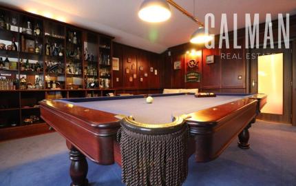 Exkluzívne - veľké 9i rodinné sídlo s rozľahlým pozemkom v obci Santovka, pozemok 2421 m2