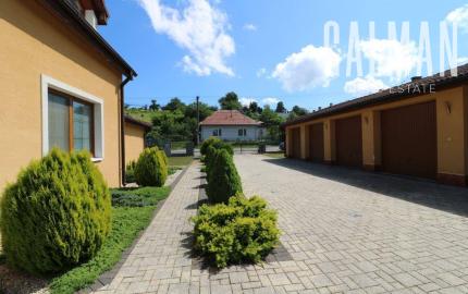 Exkluzívne - veľké 9i rodinné sídlo s rozľahlým pozemkom v obci Santovka, pozemok 2421 m2