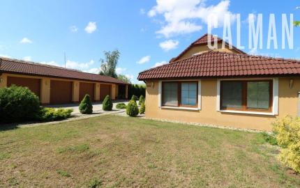 Exkluzívne - veľké 9i rodinné sídlo s rozľahlým pozemkom v obci Santovka, pozemok 2421 m2