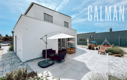 Moderná novostavba Rodinného domu s krásnym pozemkom v Zálesí