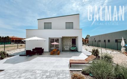 Moderná novostavba Rodinného domu s krásnym pozemkom v Zálesí