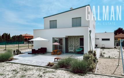 Moderná novostavba Rodinného domu s krásnym pozemkom v Zálesí