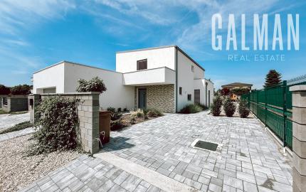 Moderná novostavba Rodinného domu s krásnym pozemkom v Zálesí