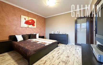 Rodinná vila pri privátnom jazere s vlastným vstupom a plážou