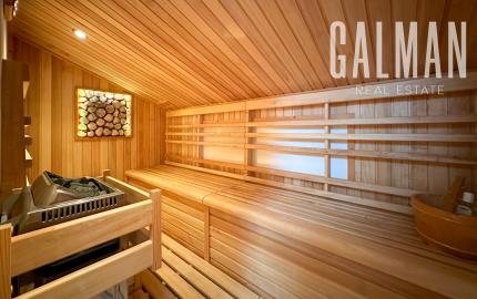 Rodinná vila pri privátnom jazere s vlastným vstupom a plážou