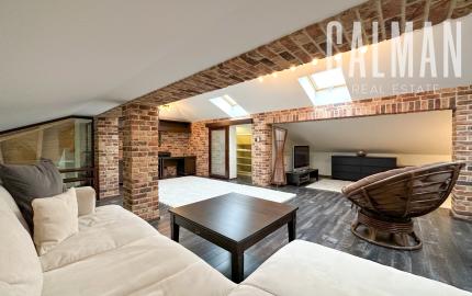 Rodinná vila pri privátnom jazere s vlastným vstupom a plážou