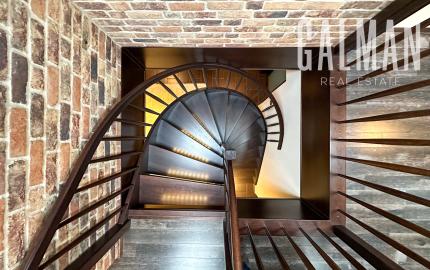 Rodinná vila pri privátnom jazere s vlastným vstupom a plážou