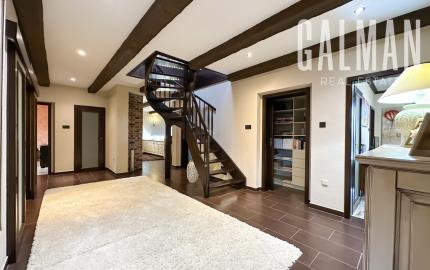 Rodinná vila pri privátnom jazere s vlastným vstupom a plážou