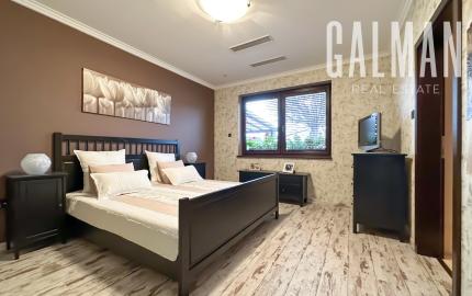 Rodinná vila pri privátnom jazere s vlastným vstupom a plážou