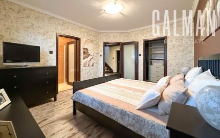 Rodinná vila pri privátnom jazere s vlastným vstupom a plážou