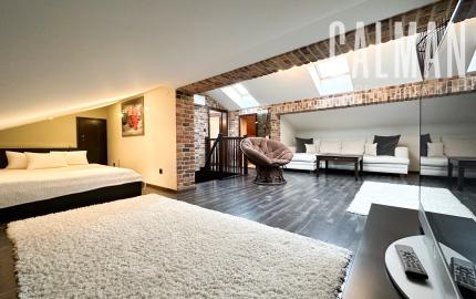 Rodinná vila pri privátnom jazere s vlastným vstupom a plážou