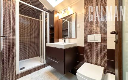 Rodinná vila pri privátnom jazere s vlastným vstupom a plážou