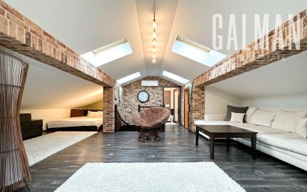 Rodinná vila pri privátnom jazere s vlastným vstupom a plážou