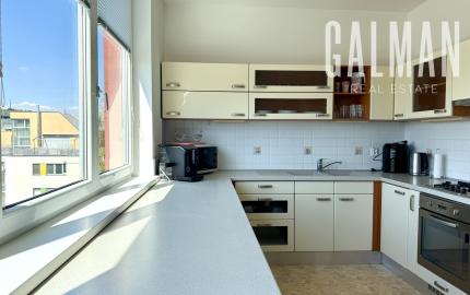 Veľkometrážny 3i byt v centre s výhľadmi a garážovým státím , NOVOSTAVBA, BA I., 137,80 m2