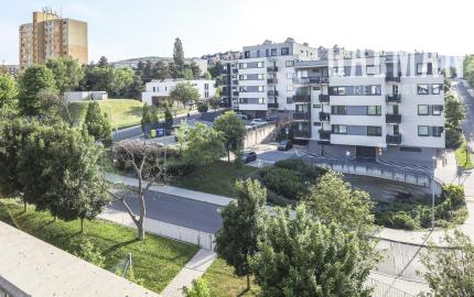 Pekný 3i byt s dvoma exteriérmi pri lese v NOVOSTAVBE Záhradné Vily, BA IV., Dúbravka , 89,34 m2