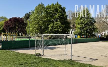 Veľký 4i byt s výbornou polohou a občianskou vybavenosťou, BA V., Ľubovnianska ul., 93 m2