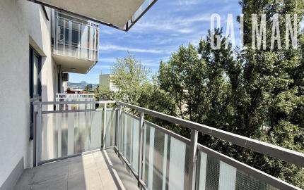 Zariadený 1,5 izbový byt s exteriérom a garáž. státím, projekt EDEN PARK , Drieňová ul., BA II., 49 m2