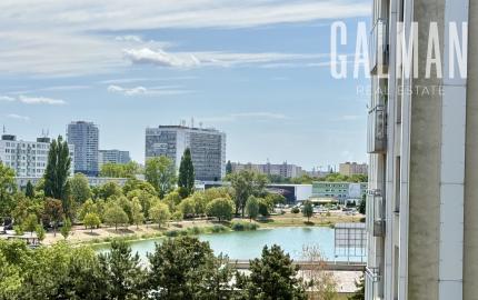 Zariadený 1,5 izbový byt s exteriérom a garáž. státím, projekt EDEN PARK , Drieňová ul., BA II., 49 m2