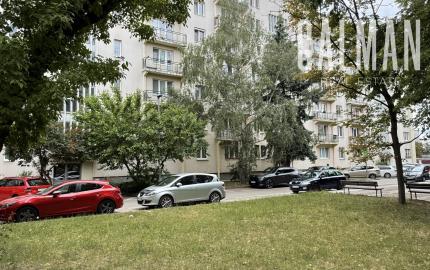 Priestranný a kompletne zariadený  2 izbový byt s balkónom na Štrkovci , Trebišovská ul., BA II., 60,78 m2