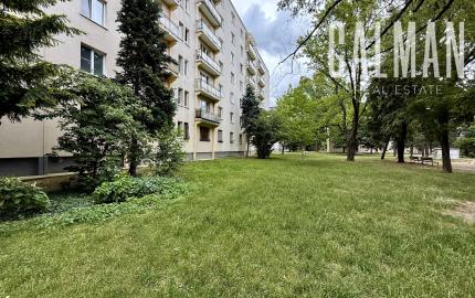 Priestranný a kompletne zariadený  2 izbový byt s balkónom na Štrkovci , Trebišovská ul., BA II., 60,78 m2