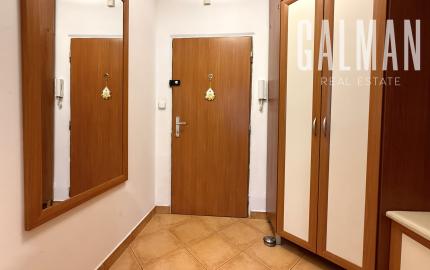 Priestranný a kompletne zariadený  2 izbový byt s balkónom na Štrkovci , Trebišovská ul., BA II., 60,78 m2
