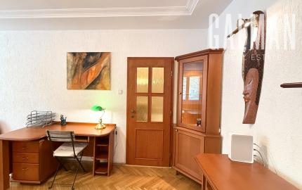 Priestranný a kompletne zariadený  2 izbový byt s balkónom na Štrkovci , Trebišovská ul., BA II., 60,78 m2