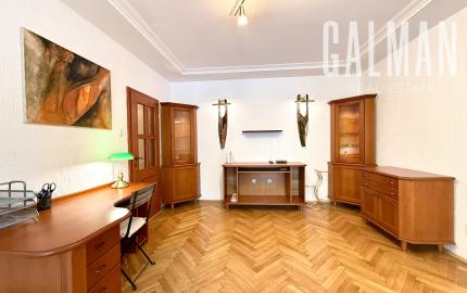 Priestranný a kompletne zariadený  2 izbový byt s balkónom na Štrkovci , Trebišovská ul., BA II., 60,78 m2