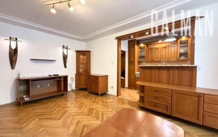 Priestranný a kompletne zariadený  2 izbový byt s balkónom na Štrkovci , Trebišovská ul., BA II., 60,78 m2