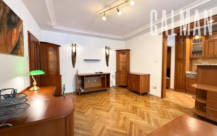 Priestranný a kompletne zariadený  2 izbový byt s balkónom na Štrkovci , Trebišovská ul., BA II., 60,78 m2
