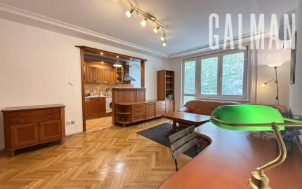 Priestranný a kompletne zariadený  2 izbový byt s balkónom na Štrkovci , Trebišovská ul., BA II., 60,78 m2
