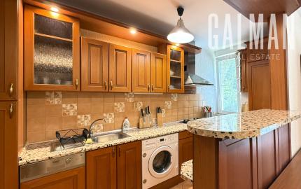 Priestranný a kompletne zariadený  2 izbový byt s balkónom na Štrkovci , Trebišovská ul., BA II., 60,78 m2