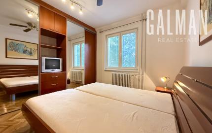 Priestranný a kompletne zariadený  2 izbový byt s balkónom na Štrkovci , Trebišovská ul., BA II., 60,78 m2