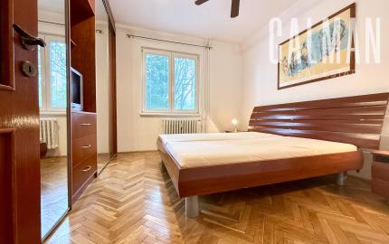 Priestranný a kompletne zariadený  2 izbový byt s balkónom na Štrkovci , Trebišovská ul., BA II., 60,78 m2