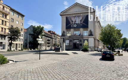 Nadštandardný veľkometrážny 2i byt v centre na nábreží Dunaja, Vajanského nábrežie, 106,60 m2