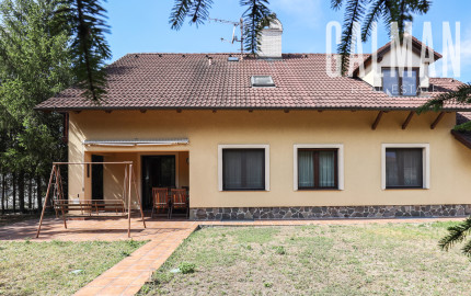 Priestranný 5i rodinný dom na konci slepej ulice + dielňa + vinná pivnica + fitness miestnosť + terasa, pozemok 745 m2