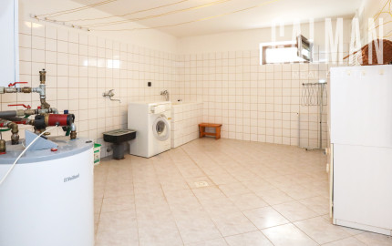 Priestranný 5i rodinný dom na konci slepej ulice + dielňa + vinná pivnica + fitness miestnosť + terasa, pozemok 745 m2