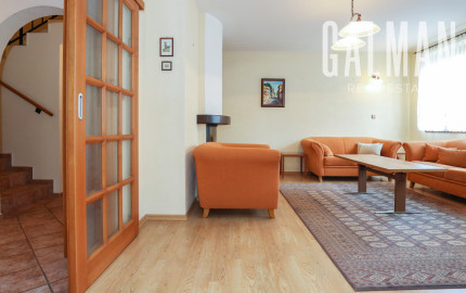 Priestranný 5i rodinný dom na konci slepej ulice + dielňa + vinná pivnica + fitness miestnosť + terasa, pozemok 745 m2