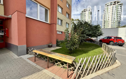 PRÍJEMNÝ 3 izbový byt, TOP lokalita na začiatku Petržalky , Mlynarovičova ul., 76,20 m2
