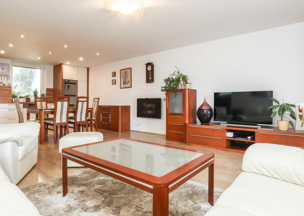 Príjemný 5 i (7i) rodinný dom, terasa, zimná záhrada, REKONŠTRUKCIA, BA IV., Chrobákova , 300 m2